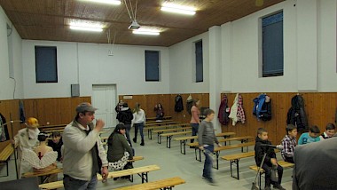 ODRŽANA TRADICIONALNA  PRIREDBA "DOLAZAK SV. NIKOLE" U PETROVCIMA