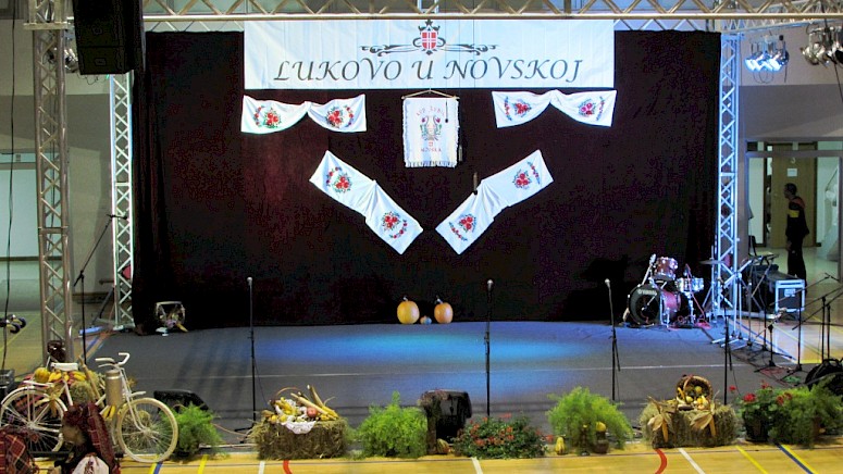 ODRŽANI XIV FOLKLORNI SUSRETI  "LUKOVO U NOVSKOJ" I II MEĐUNARODNI FOLKLORNI SUSRETI U NOVSKOJ